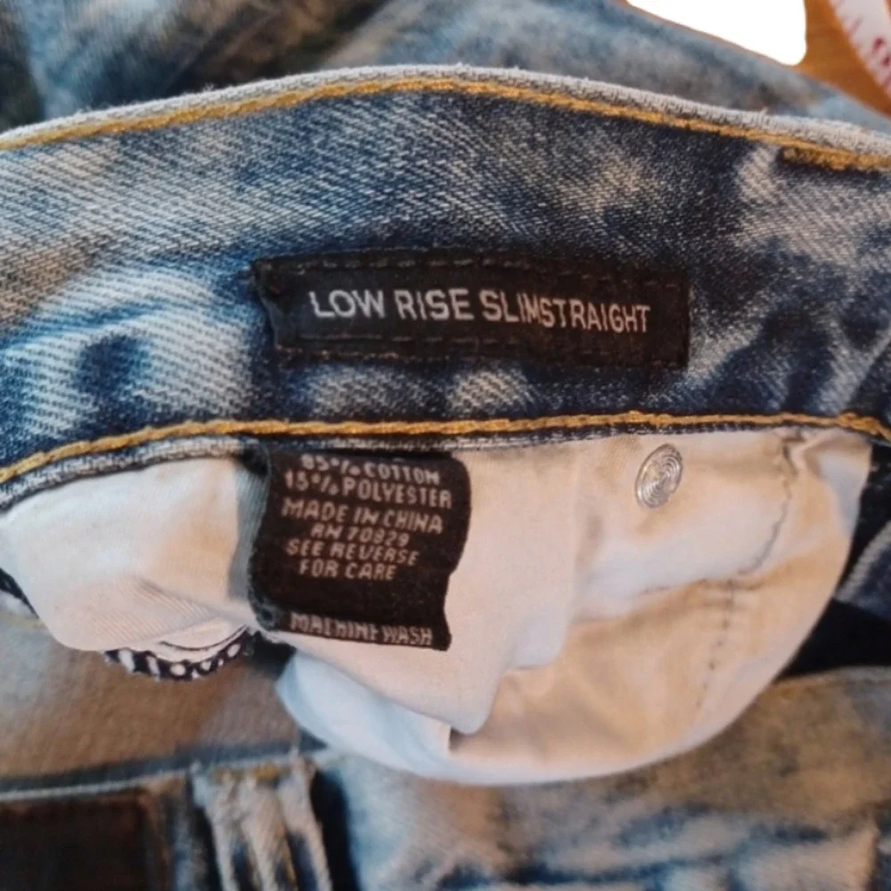 Black brand super distressed, acid wash looking jeans.Size 30x32.